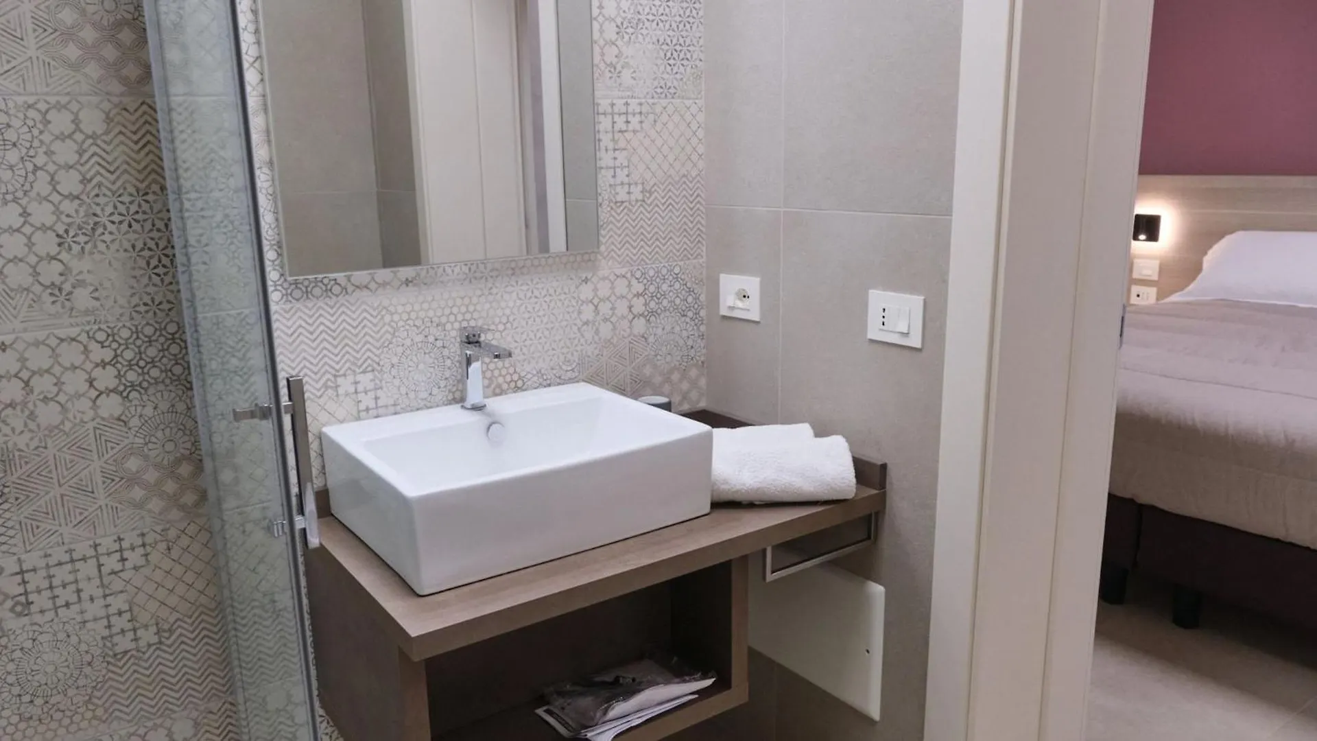 Room In Bb - Double Room With Special Accesses In A Bb In Porto Viro Guest house